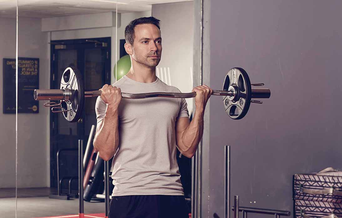 Use The EZ Bar Curls To Build Big And Defined Arms