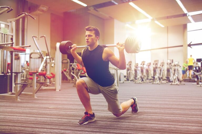 How to do the barbell lunge to build big and strong legs